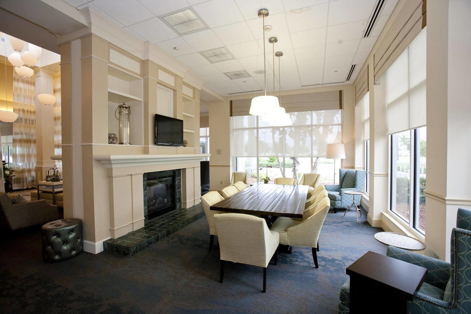 Hilton Garden Inn Sarasota-Bradenton Airport Стая снимка